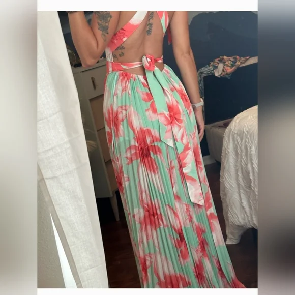 Floral Maxi Dress NWT S Plumeria print - Picture 2 of 6